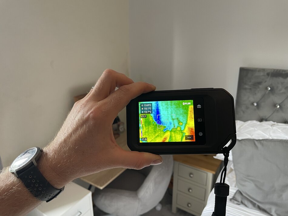 Damp and mould survey with thermal imaging camera